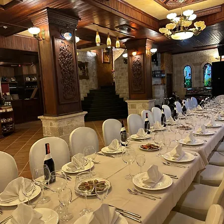 Dinasty טיראנה