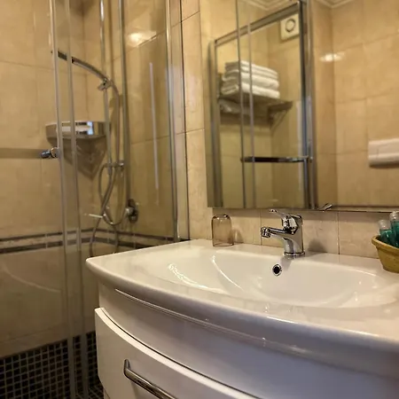 ديناستي تيرانا