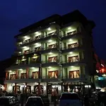 齐气酒店 地拉那