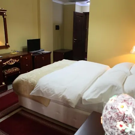 Dinasty מלון טיראנה