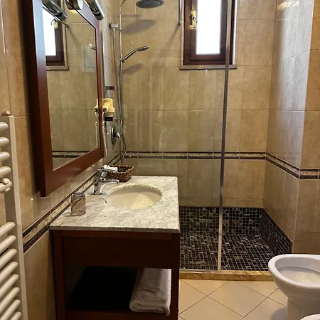 Dinasty טיראנה