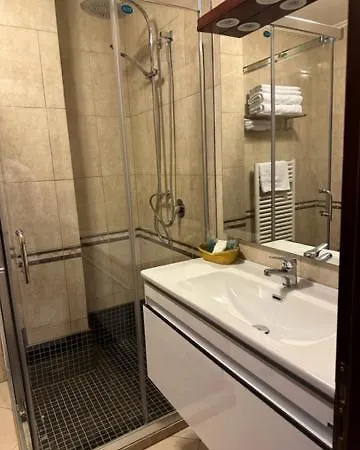 Dinasty טיראנה