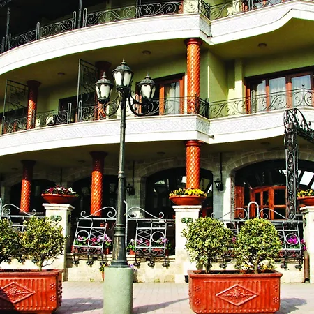 Dinasty מלון טיראנה