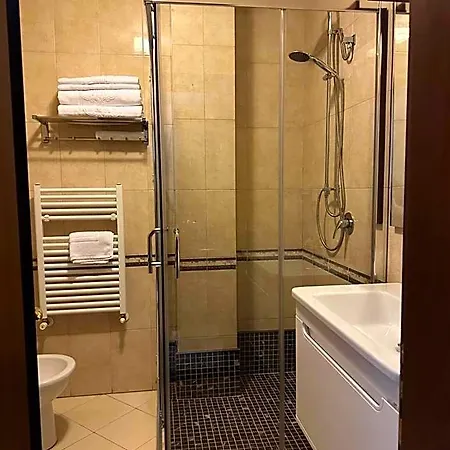 Dinasty Hotell