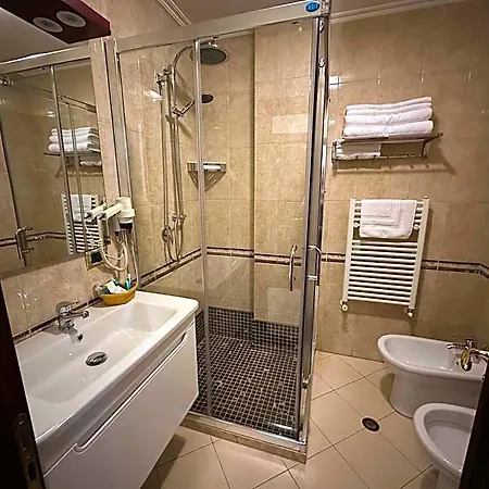 Hotel Dinasty 4*