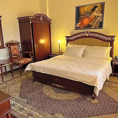 Dinasty Hotel
