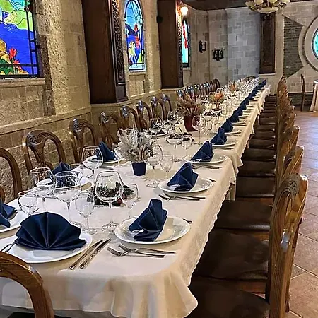 Dinasty Hotell