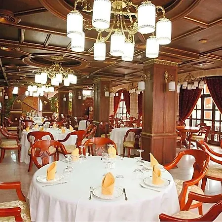 Dinasty Hotell