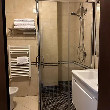 Dinasty Hotel