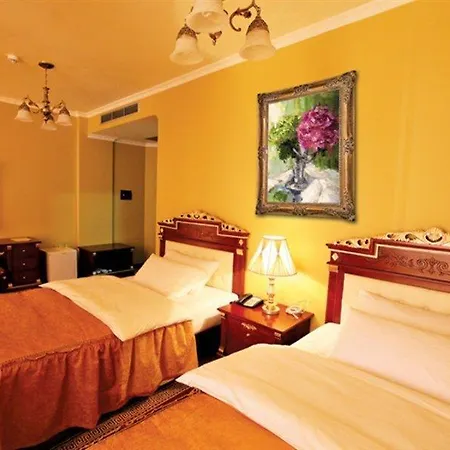 Dinasty טיראנה