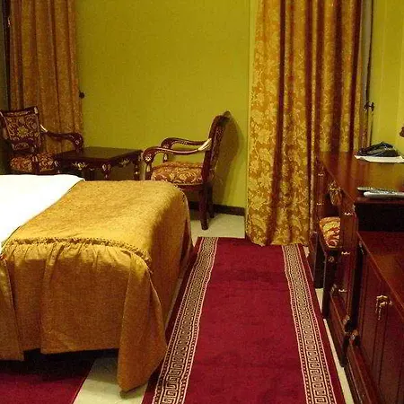 Dinasty Τίρανα