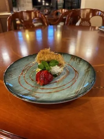 ديناستي فندق