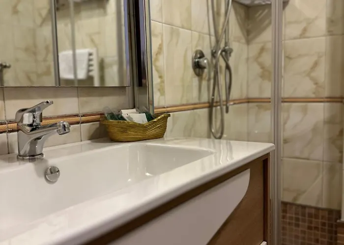 فندق ديناستي تيرانا