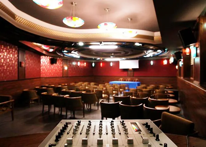 فندق ديناستي تيرانا