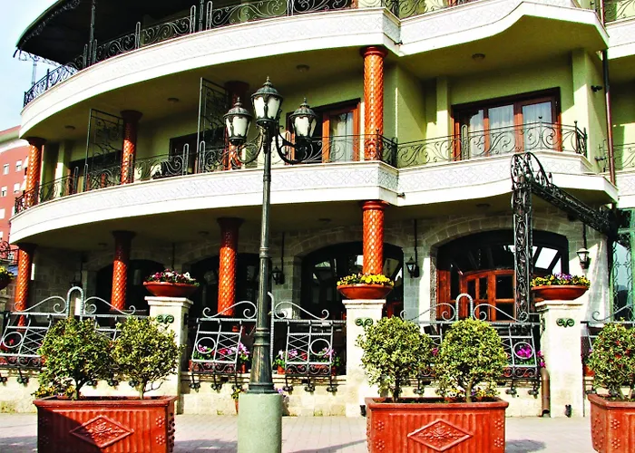 ديناستي فندق تيرانا