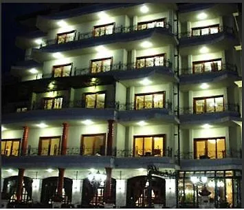 ديناستي تيرانا